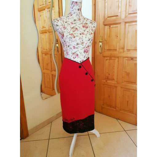 Gombos-csipkés szoknya