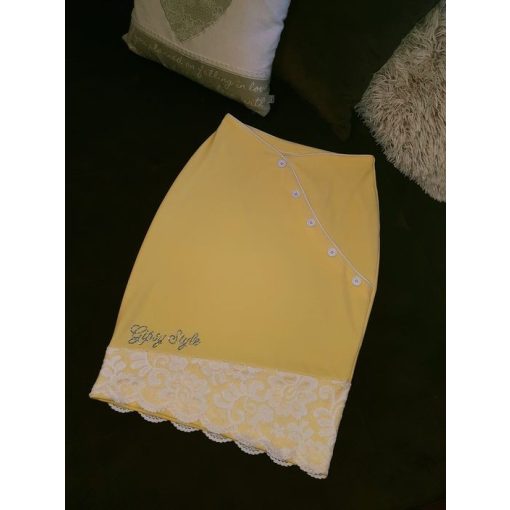 Gombos-csipkés szoknya